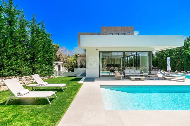 Varumärke ny lyxig Villa i La Cerquilla, Front Line Golf