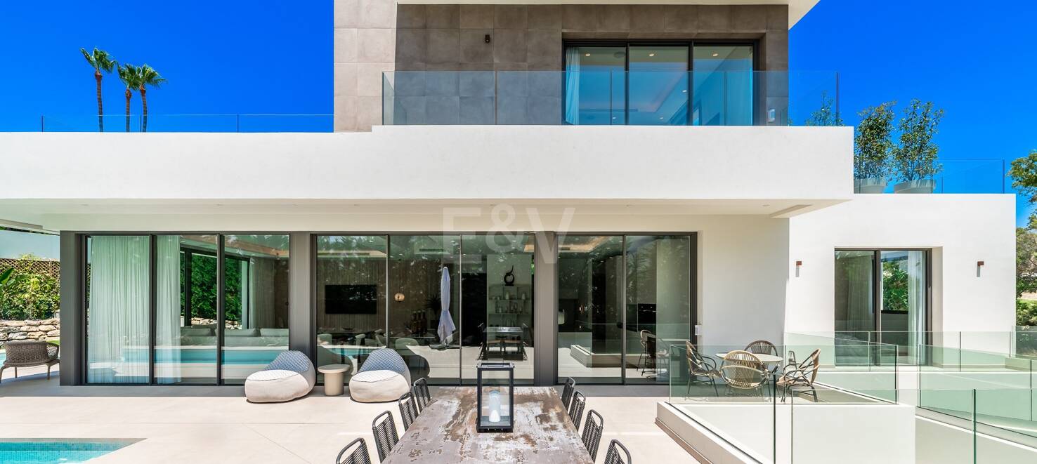 Brand New luxury Villa in La Cerquilla, frontline golf