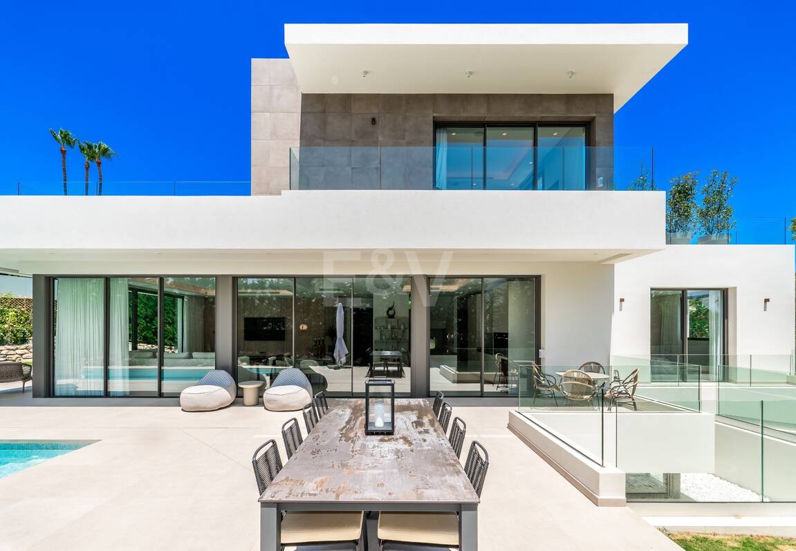 Varumärke ny lyxig Villa i La Cerquilla, Front Line Golf