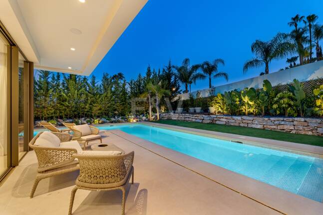 Varumärke ny lyxig Villa i La Cerquilla, Front Line Golf