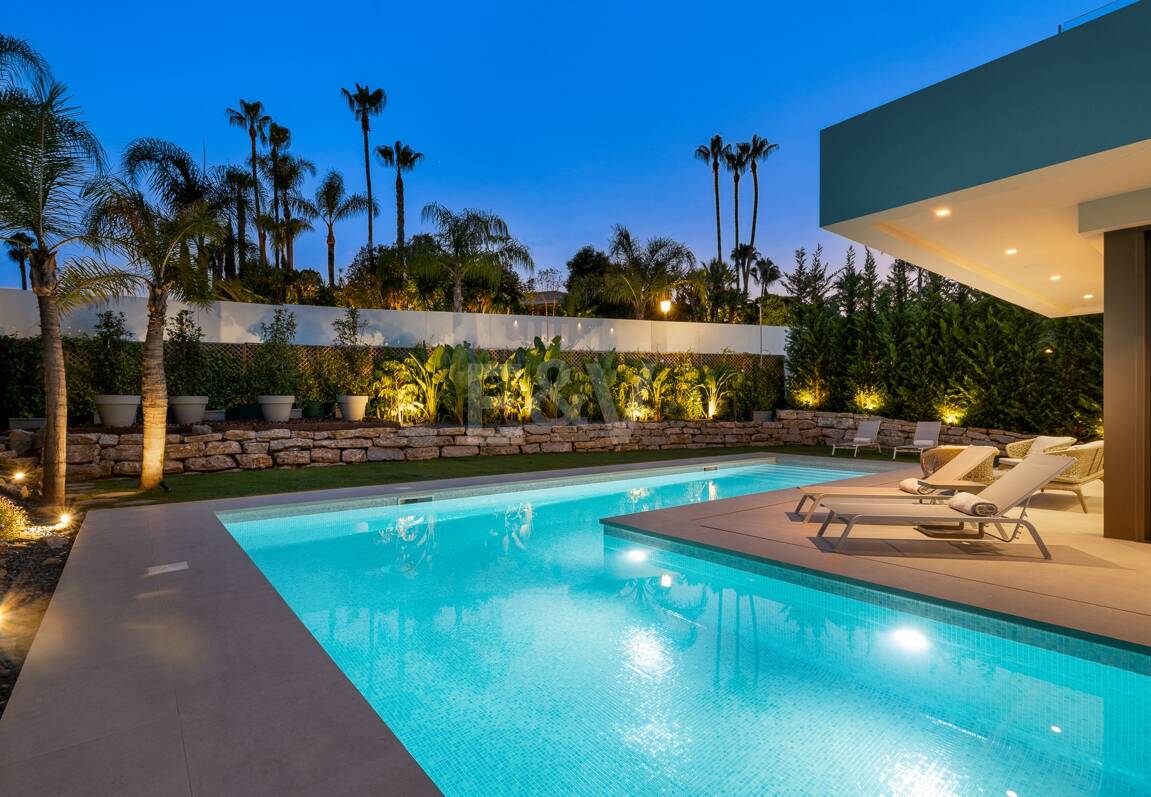 Varumärke ny lyxig Villa i La Cerquilla, Front Line Golf