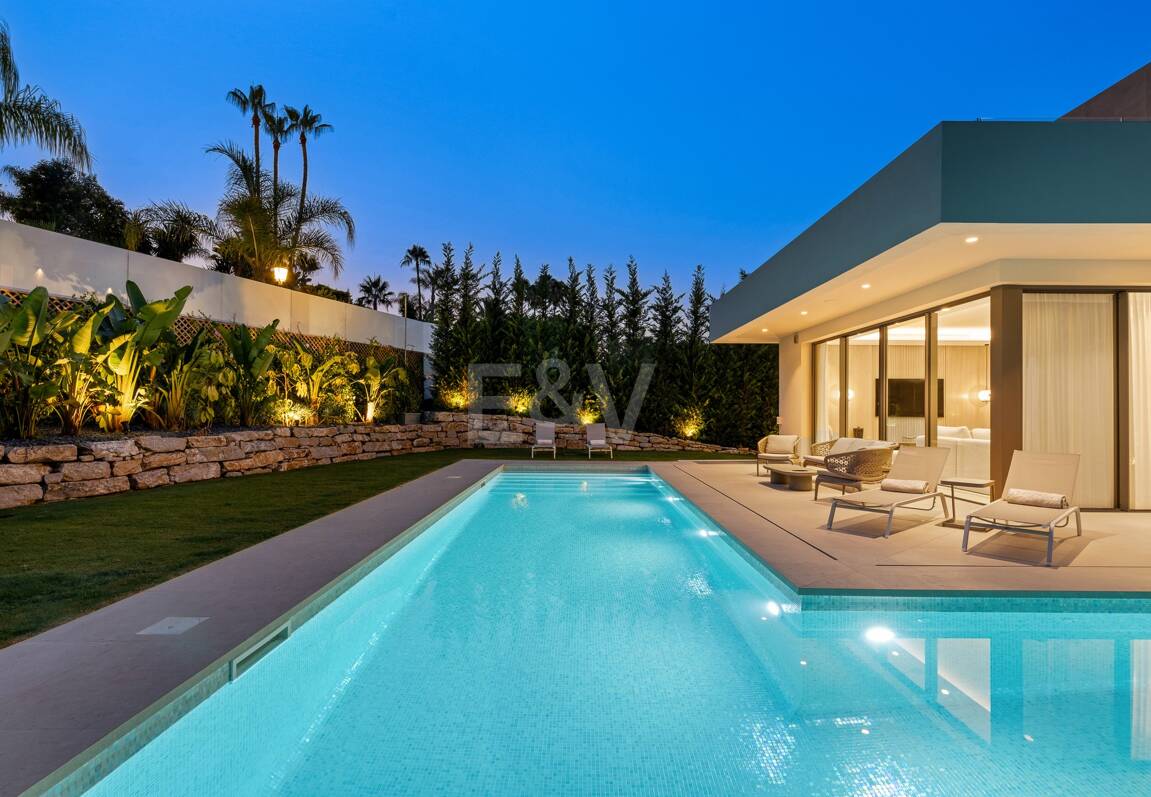 Varumärke ny lyxig Villa i La Cerquilla, Front Line Golf