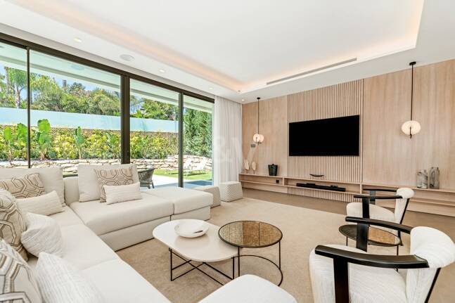 Varumärke ny lyxig Villa i La Cerquilla, Front Line Golf