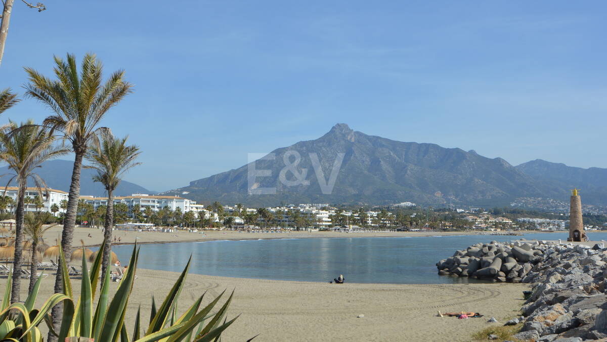 Varumärke ny lyxig Villa i La Cerquilla, Front Line Golf