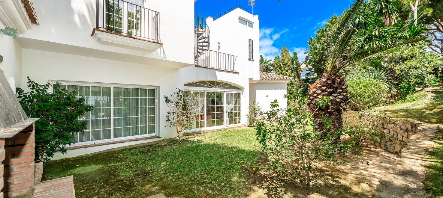 Villa in El Rosario with Panoramic Views in Garden Oasis