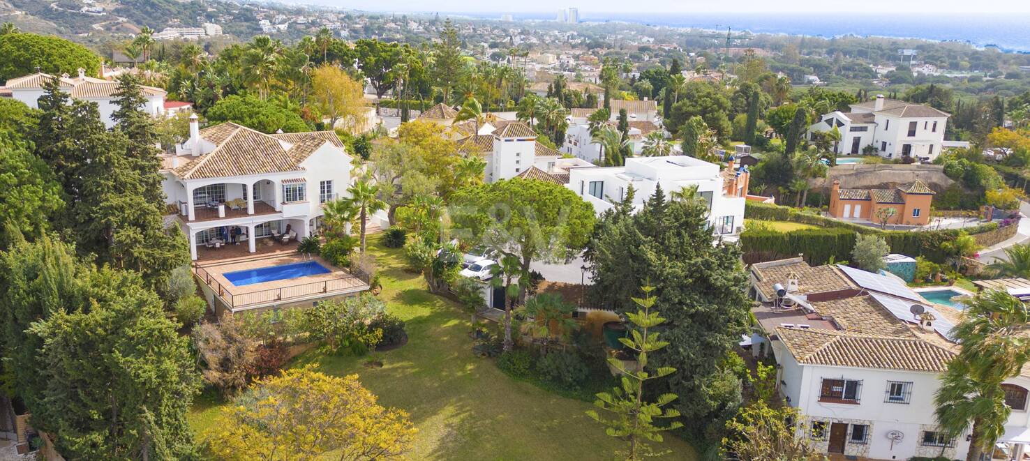 Villa in El Rosario with Panoramic Views in Garden Oasis