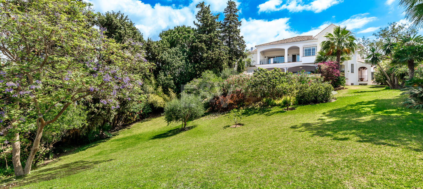 Villa in El Rosario with Panoramic Views in Garden Oasis