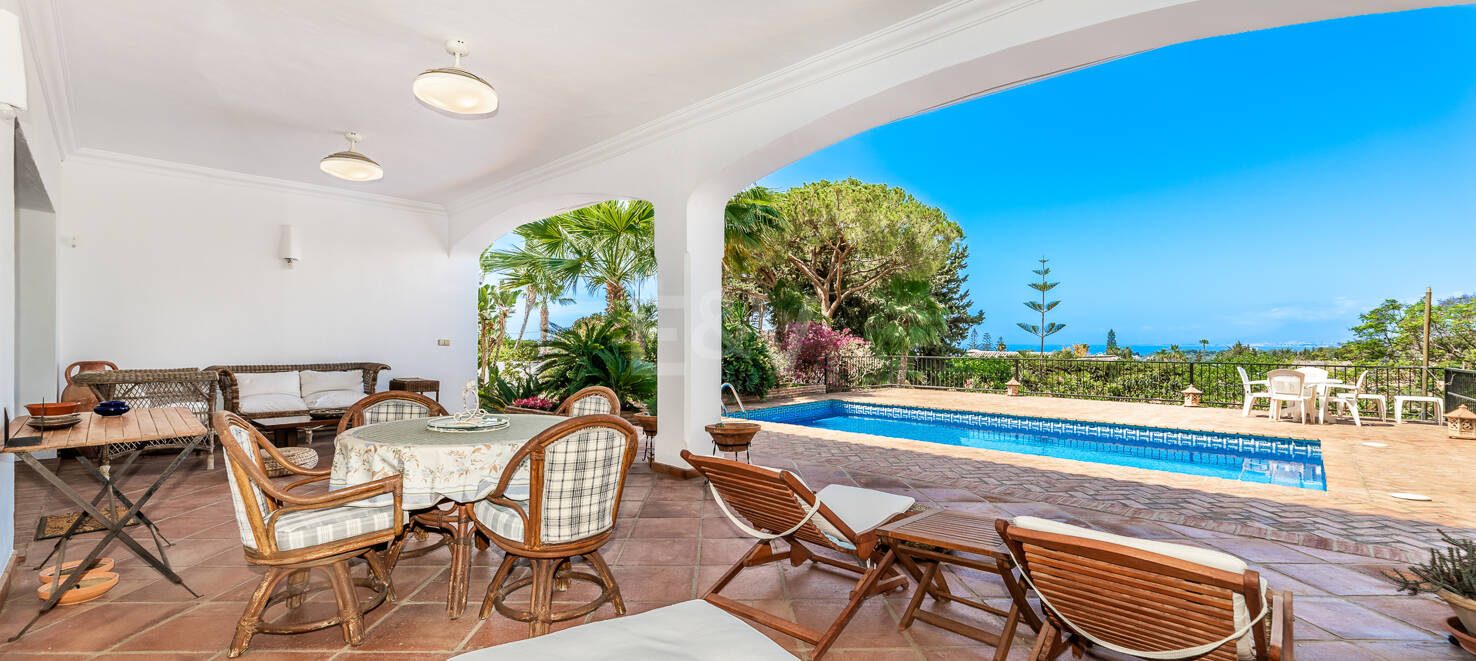 Villa in El Rosario with Panoramic Views in Garden Oasis