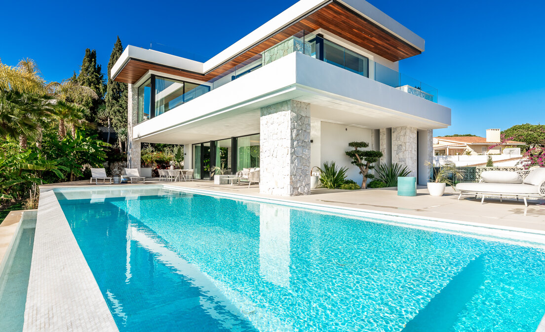 Villa lujosa en Marbesa con vistas al mar y playa cerca