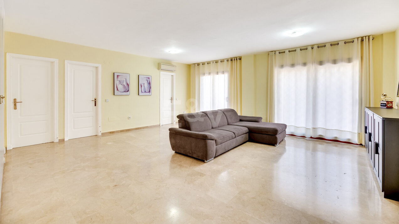 Beautiful Ground Floor Apartment in Coto Real on the Golden Mile