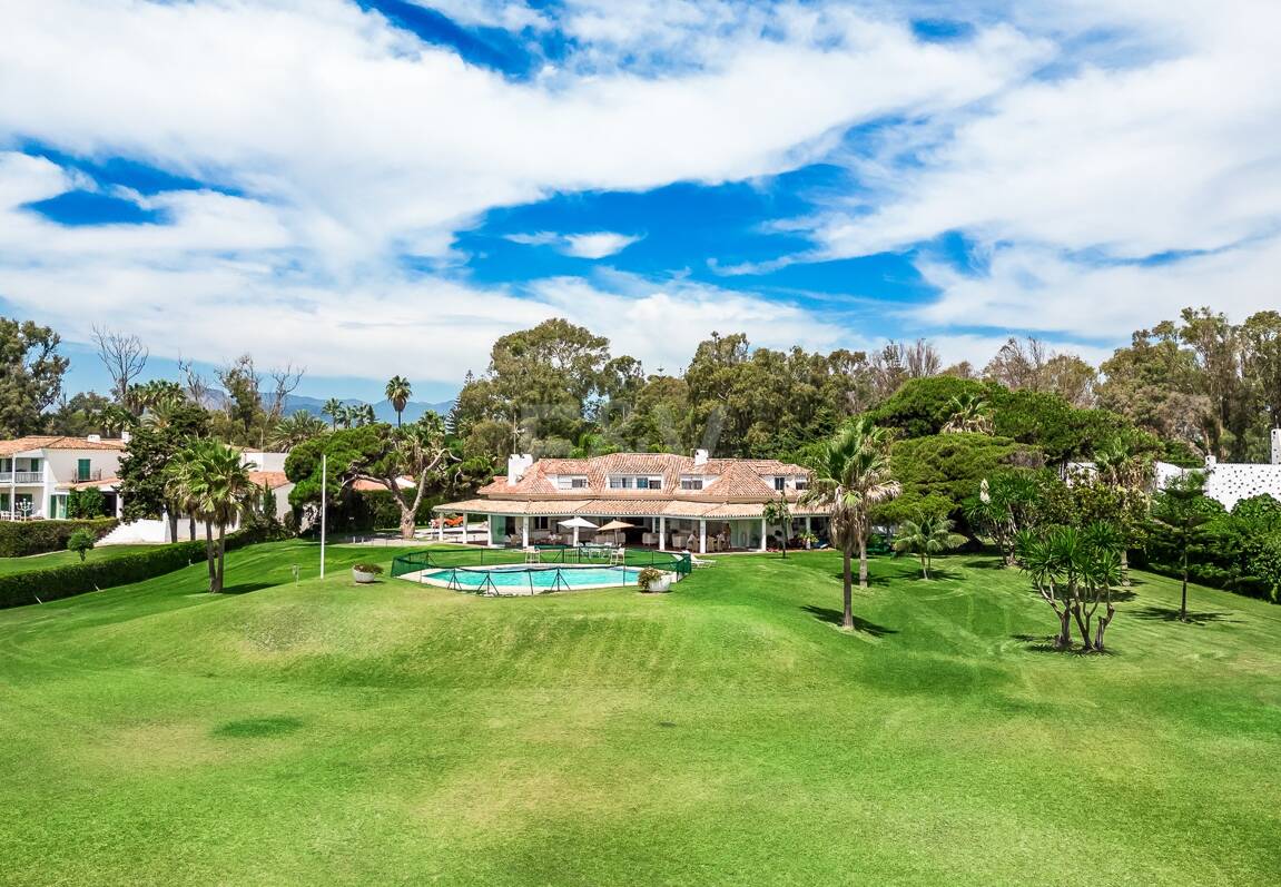 Frontline Guadalmina Terrain de plage avec Villa à Marbella