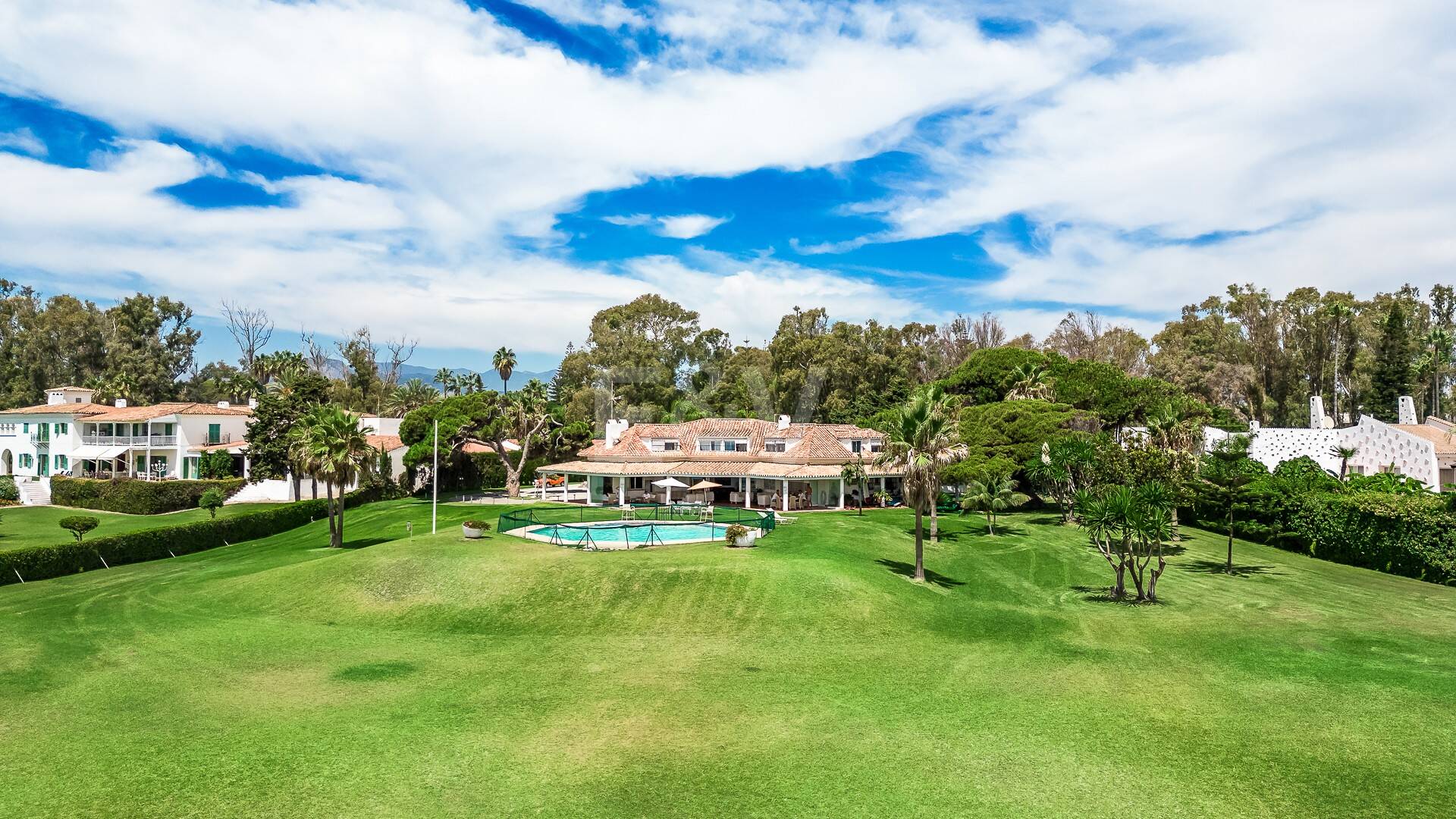 Frontline Guadalmina Terrain de plage avec Villa à Marbella