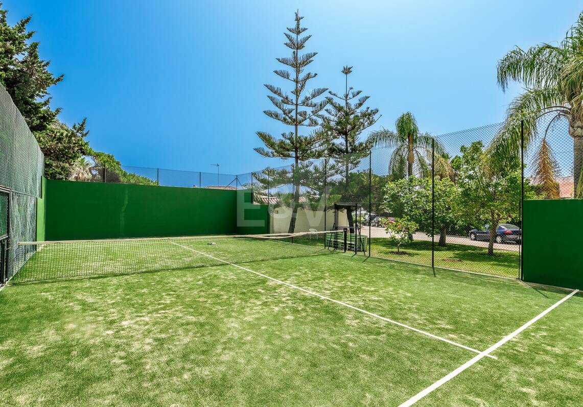 Front line beach villa in Guadalmina baja