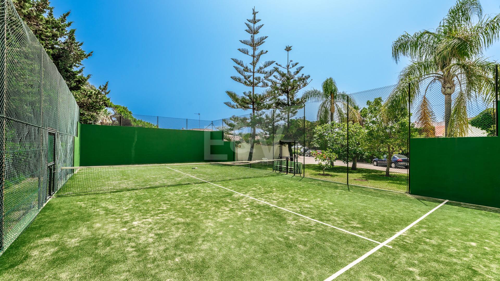 Frontline Guadalmina Terrain de plage avec Villa à Marbella