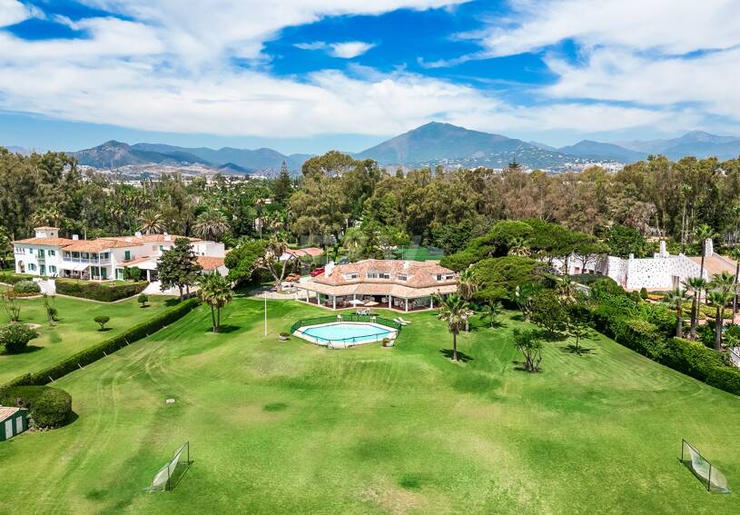 Frontline Guadalmina Terrain de plage avec Villa à Marbella