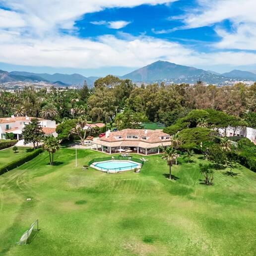 Frontline Guadalmina Terrain de plage avec Villa à Marbella