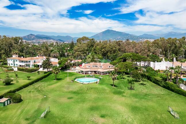 Frontline Guadalmina Terrain de plage avec Villa à Marbella