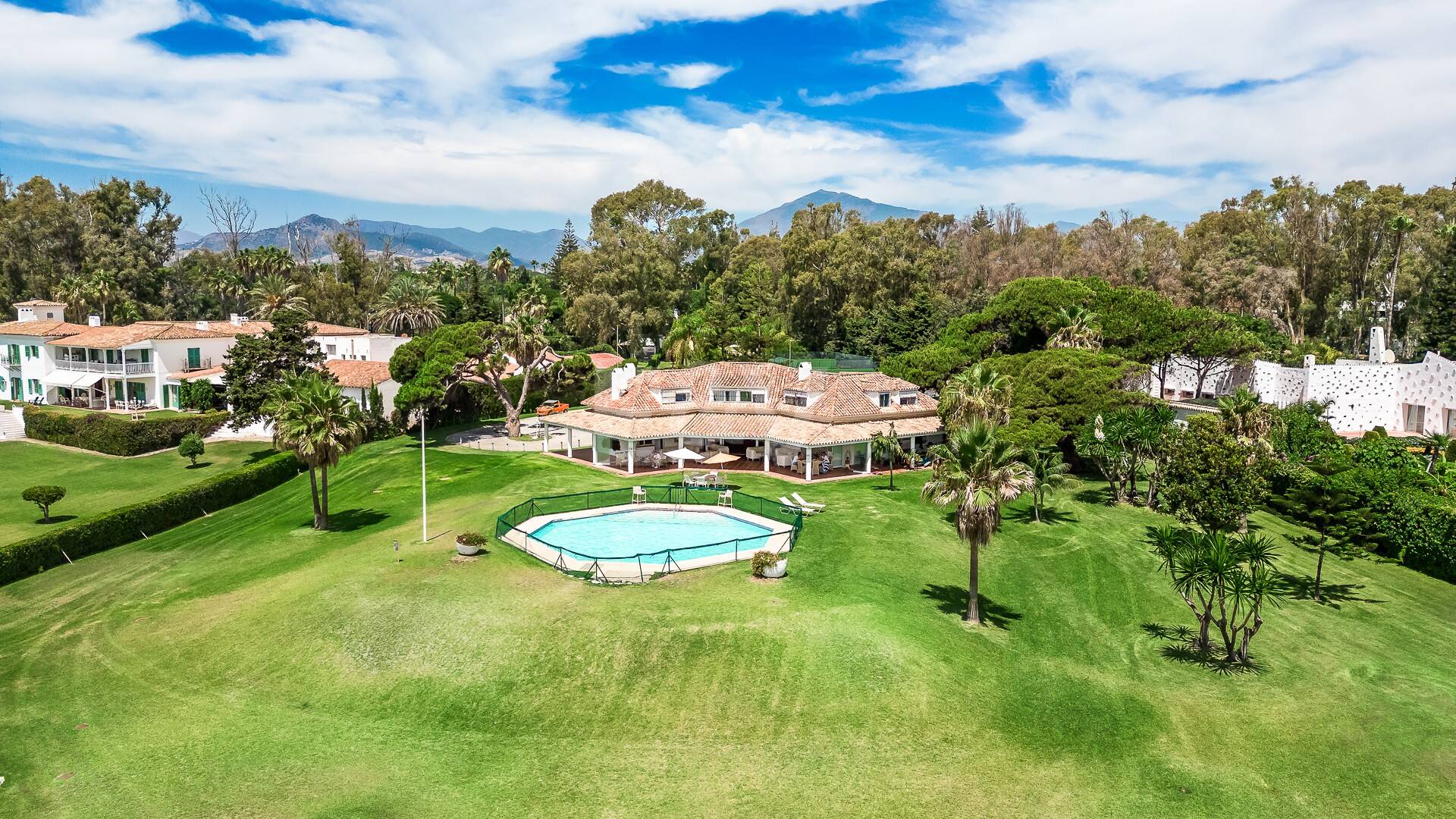 Frontline Guadalmina Terrain de plage avec Villa à Marbella