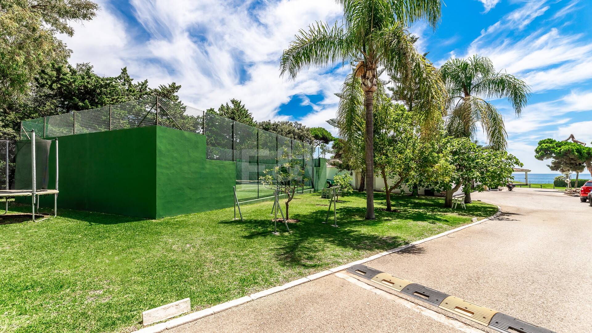 Frontline Guadalmina Terrain de plage avec Villa à Marbella