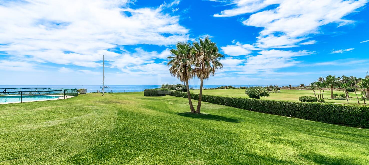 Frontline Guadalmina Terrain de plage avec Villa à Marbella