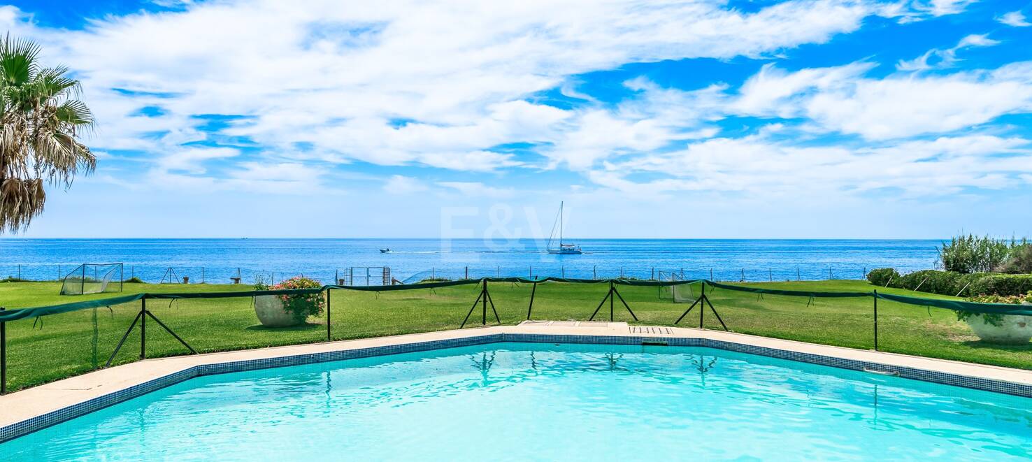 Frontline Guadalmina Terrain de plage avec Villa à Marbella