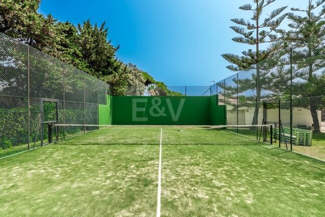 Frontline Guadalmina Terrain de plage avec Villa à Marbella