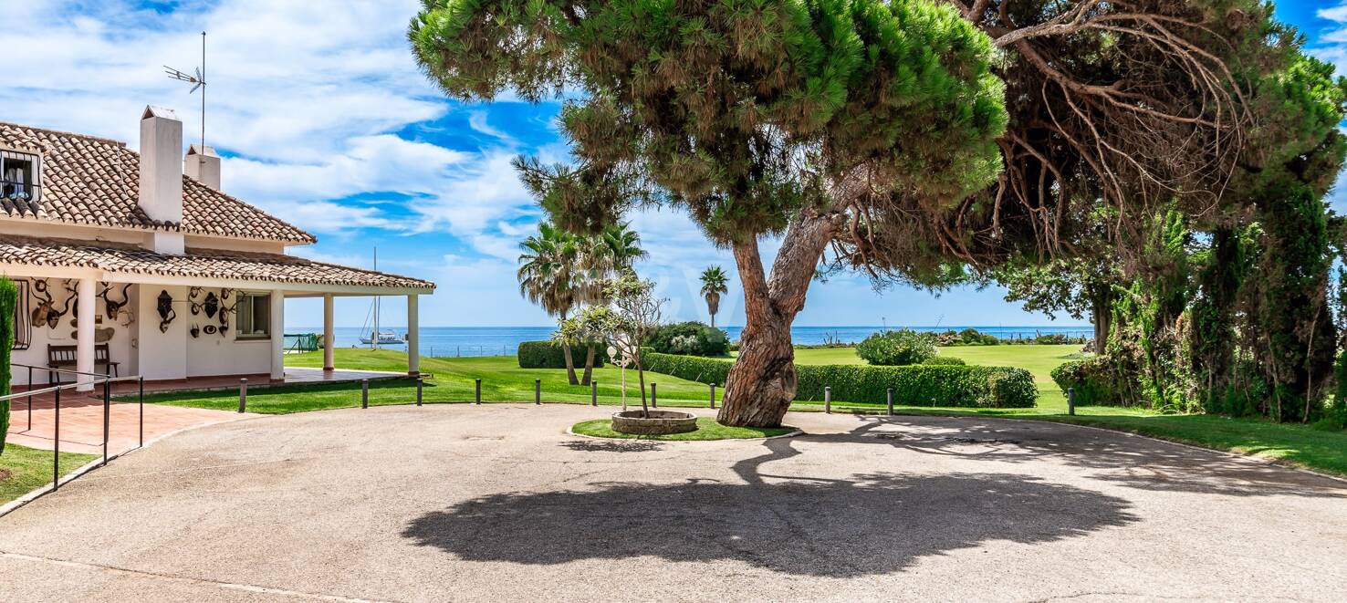 Frontline Guadalmina Terrain de plage avec Villa à Marbella