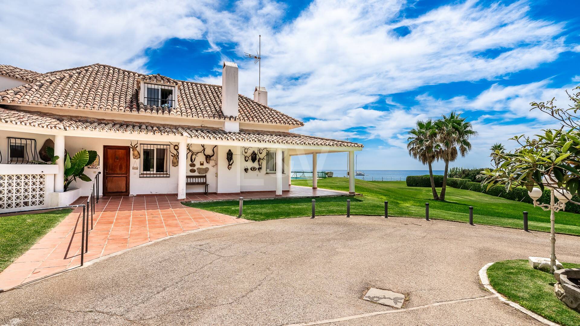 Frontline Guadalmina Terrain de plage avec Villa à Marbella