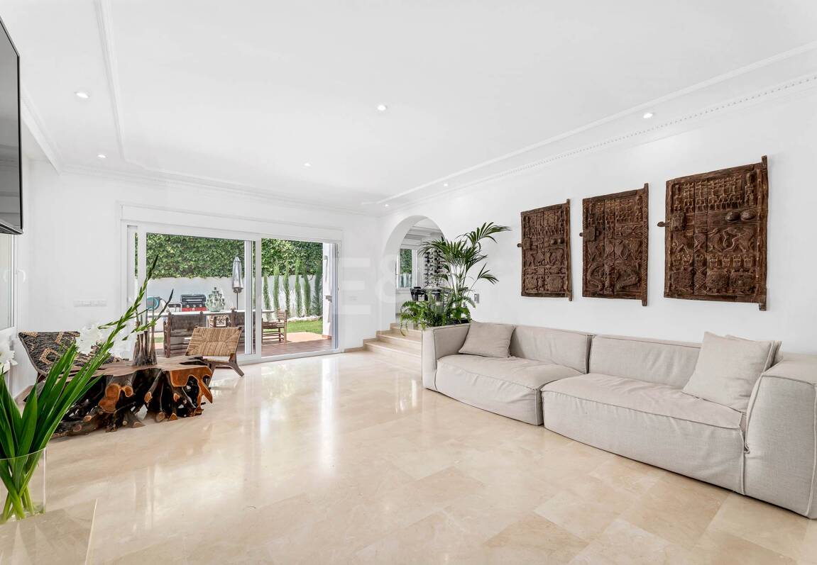 Modern villa i Nueva Andalucia på unikt läge