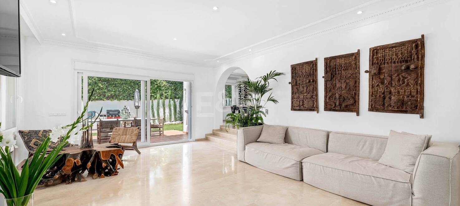 Modern villa i Nueva Andalucia på unikt läge