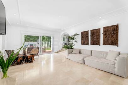 Modern villa i Nueva Andalucia på unikt läge