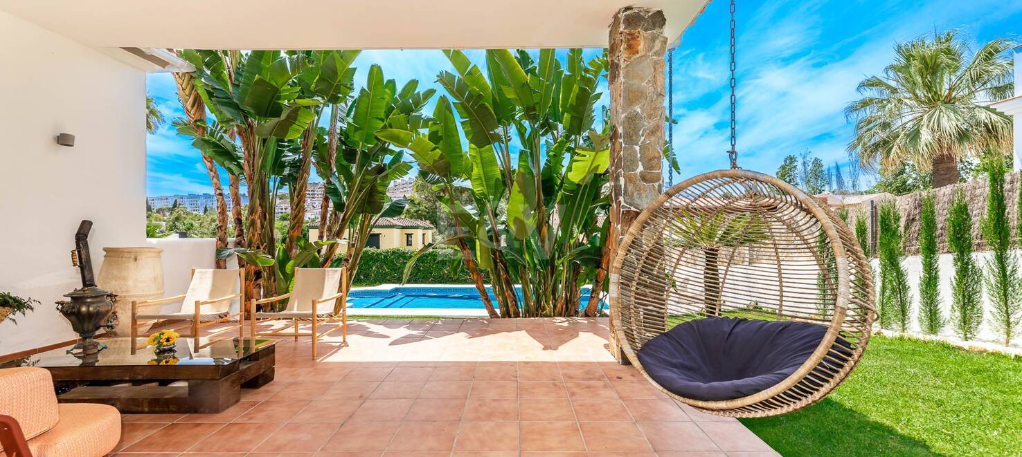 Modern villa i Nueva Andalucia på unikt läge