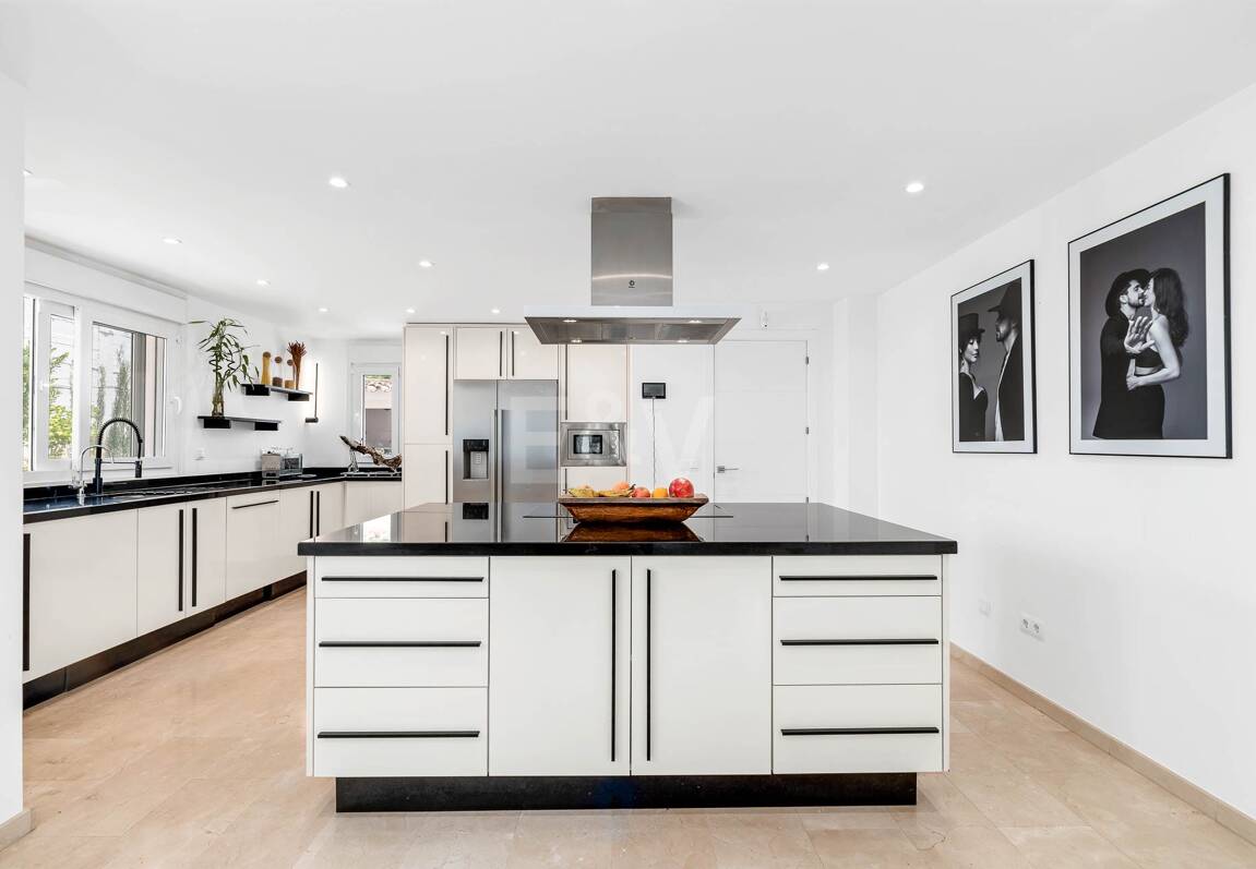 Modern villa i Nueva Andalucia på unikt läge