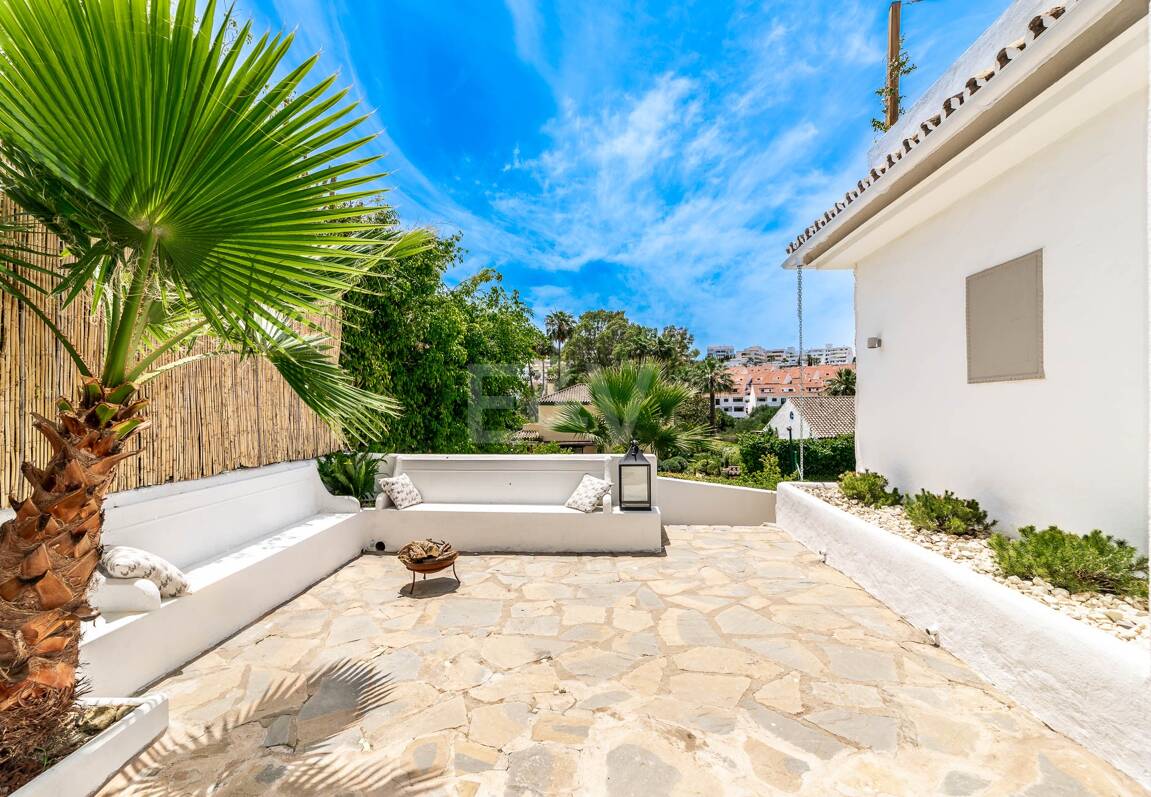 Modern villa i Nueva Andalucia på unikt läge