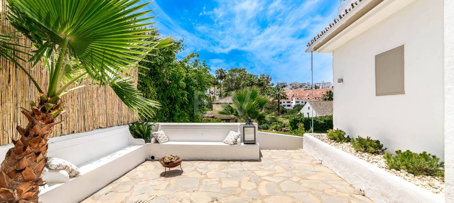 Modern villa i Nueva Andalucia på unikt läge