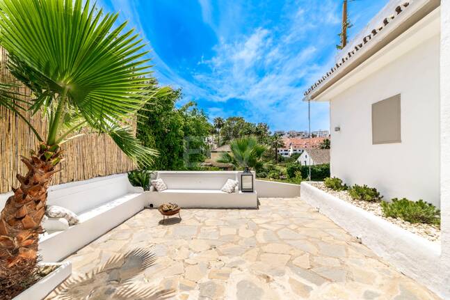 Modern villa i Nueva Andalucia på unikt läge