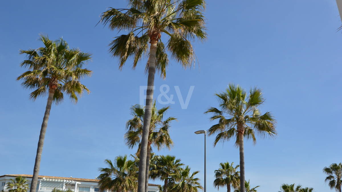 Modern villa i Nueva Andalucia på unikt läge