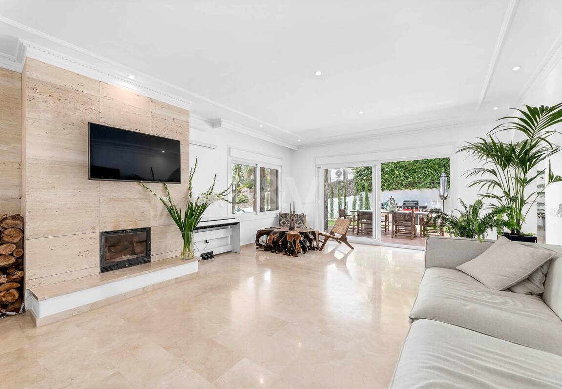 Modern villa i Nueva Andalucia på unikt läge