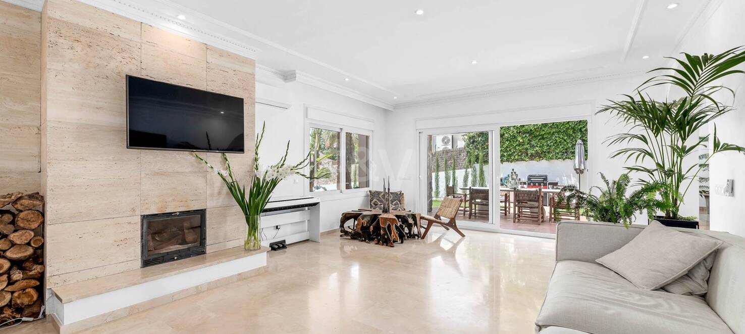 Modern villa i Nueva Andalucia på unikt läge