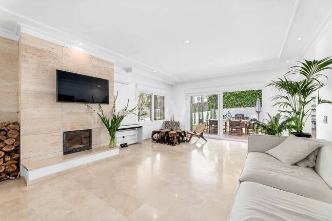 Modern villa i Nueva Andalucia på unikt läge