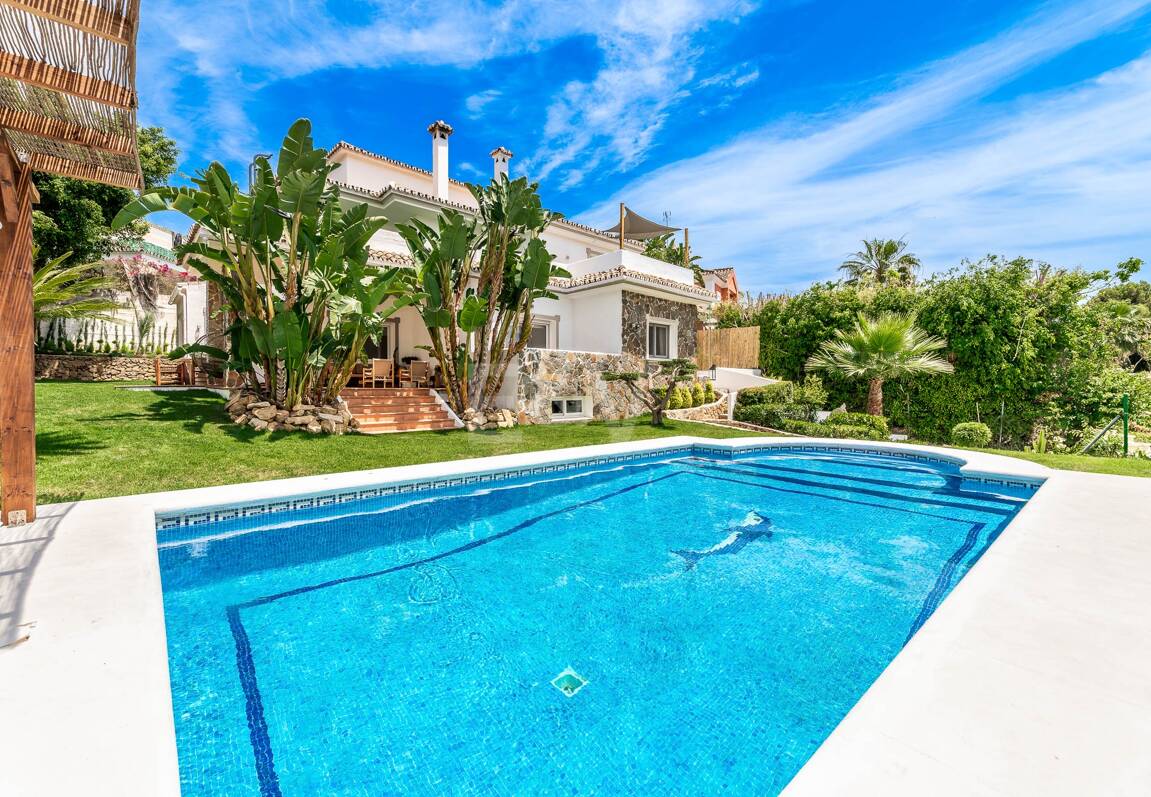Modern villa i Nueva Andalucia på unikt läge