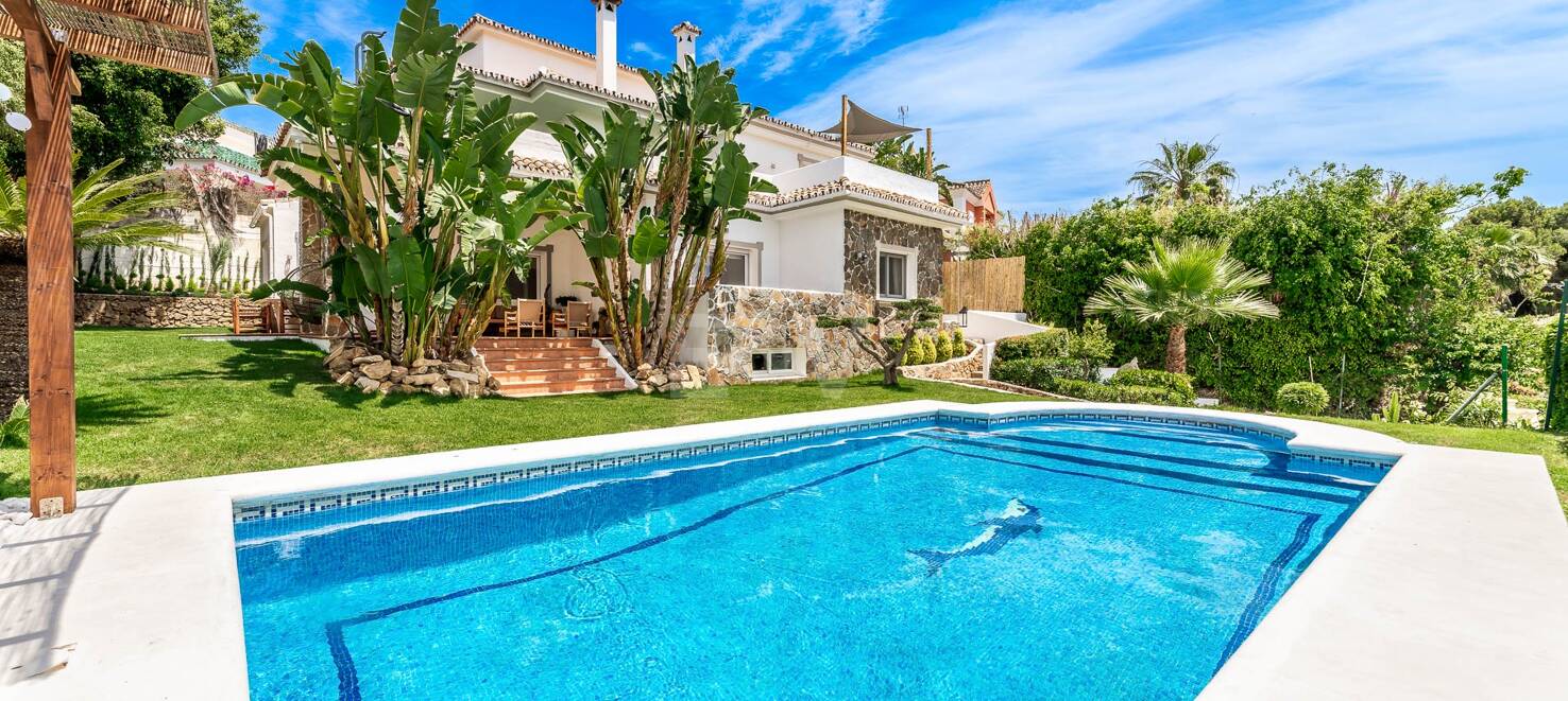 Modern villa i Nueva Andalucia på unikt läge