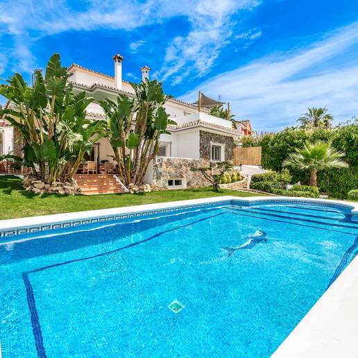Modern villa i Nueva Andalucia på unikt läge