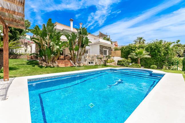 Modern villa i Nueva Andalucia på unikt läge