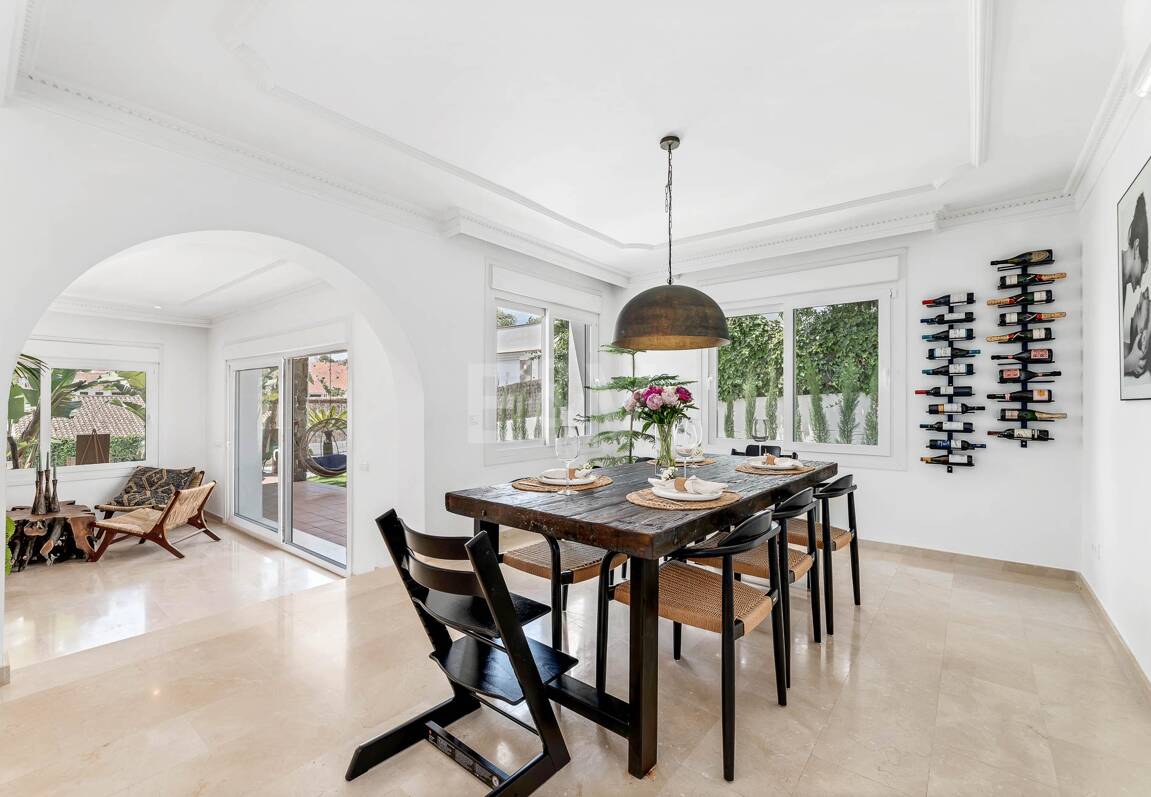 Modern villa i Nueva Andalucia på unikt läge