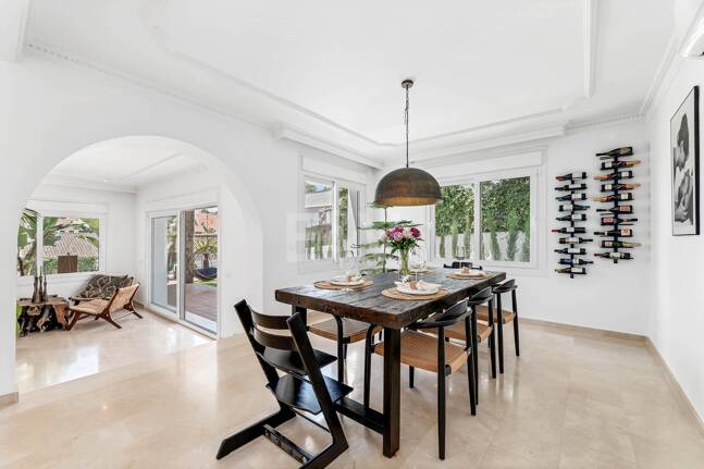 Modern villa i Nueva Andalucia på unikt läge