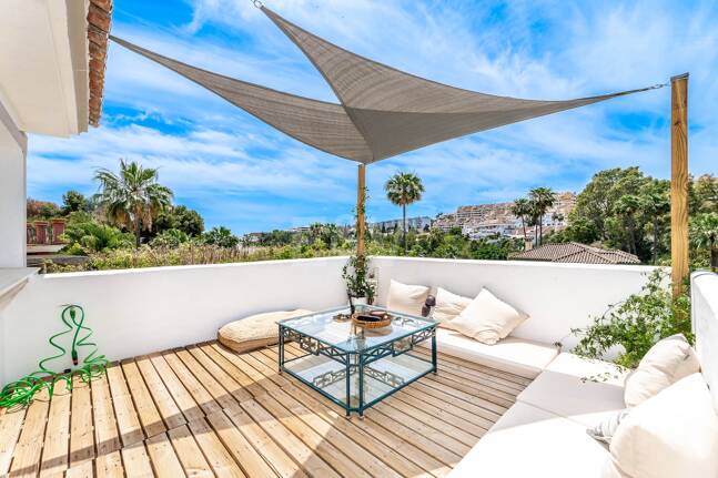 Modern villa i Nueva Andalucia på unikt läge