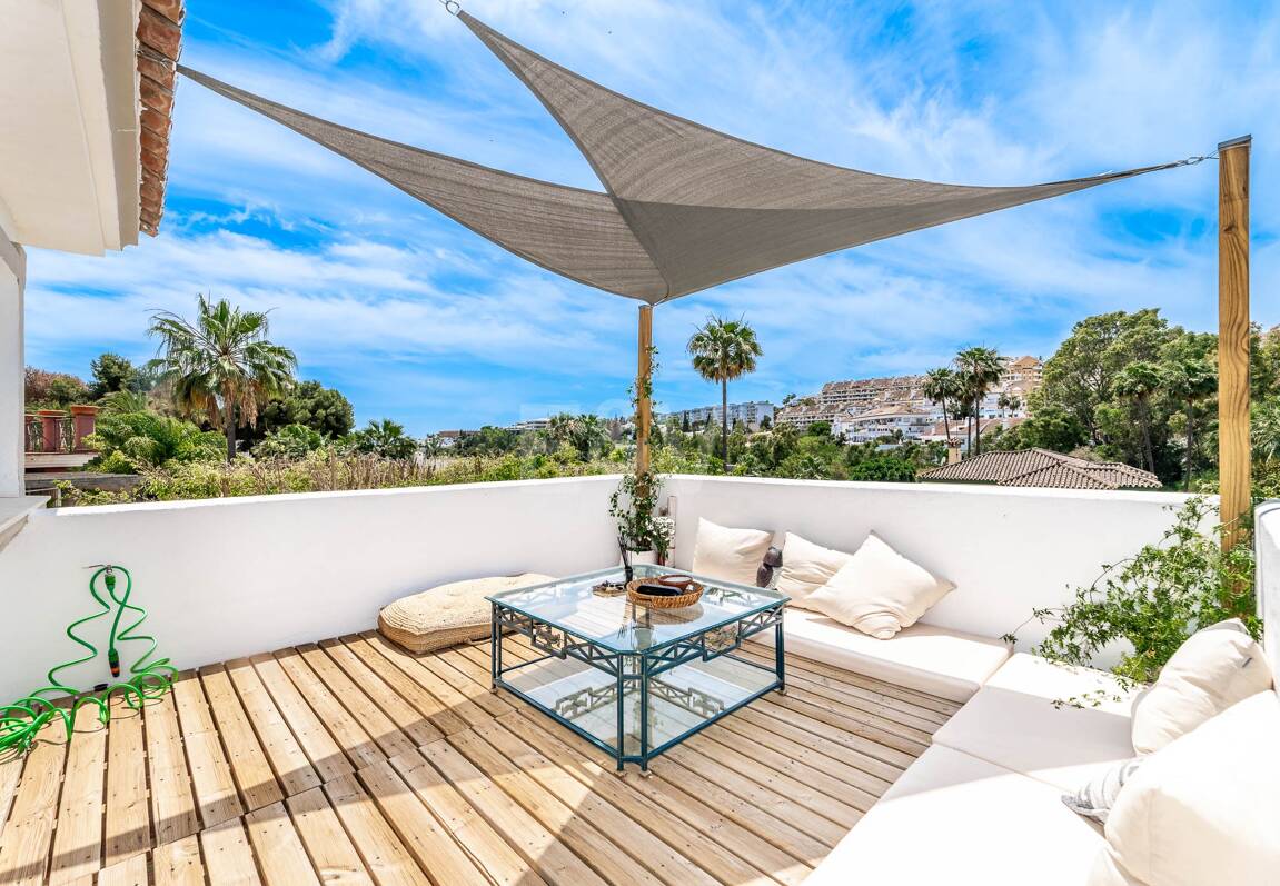 Modern villa i Nueva Andalucia på unikt läge