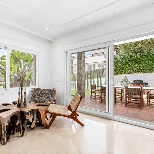 Modern villa i Nueva Andalucia på unikt läge