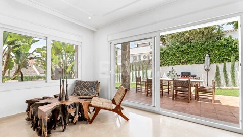 Villa moderna en Nueva Andalucia en prestigiosa zona